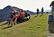 60 Al verde pianoro della Baita Venturosa del Giacom (1834 m)